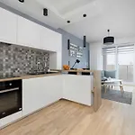 Modern Grey Close To The Centre Of Perfect For Remote Work By Renters *