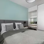 شقة Modern Grey Close To The Centre Of Perfect For Remote Work By Renters