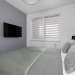 شقة Modern Grey Close To The Centre Of Perfect For Remote Work By Renters رشيشوف