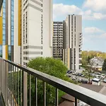 Modern Grey Close To The Centre Of Perfect For Remote Work By Renters شقة *