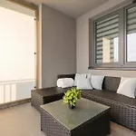شقة Modern Grey Close To The Centre Of Perfect For Remote Work By Renters