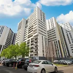 شقة Modern Grey Close To The Centre Of Perfect For Remote Work By Renters *