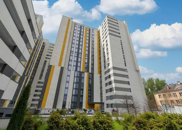 Modern Grey Close To The Centre Of Perfect For Remote Work By Renters